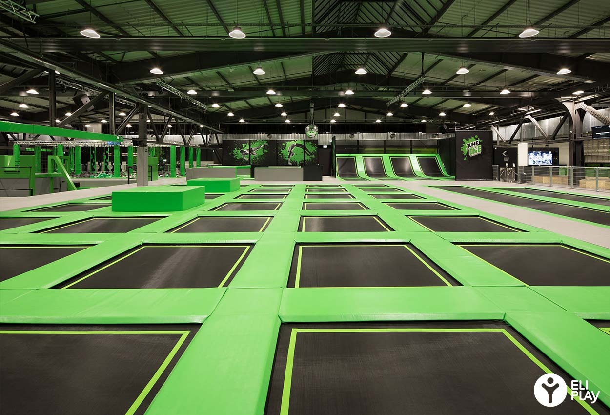 Discover the main in our trampoline - Play