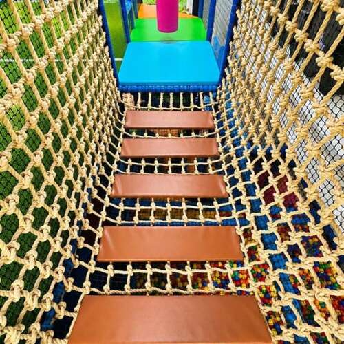 Seilbrücke im Indoor Spielplatz Kiddies Stockerau ELI Play